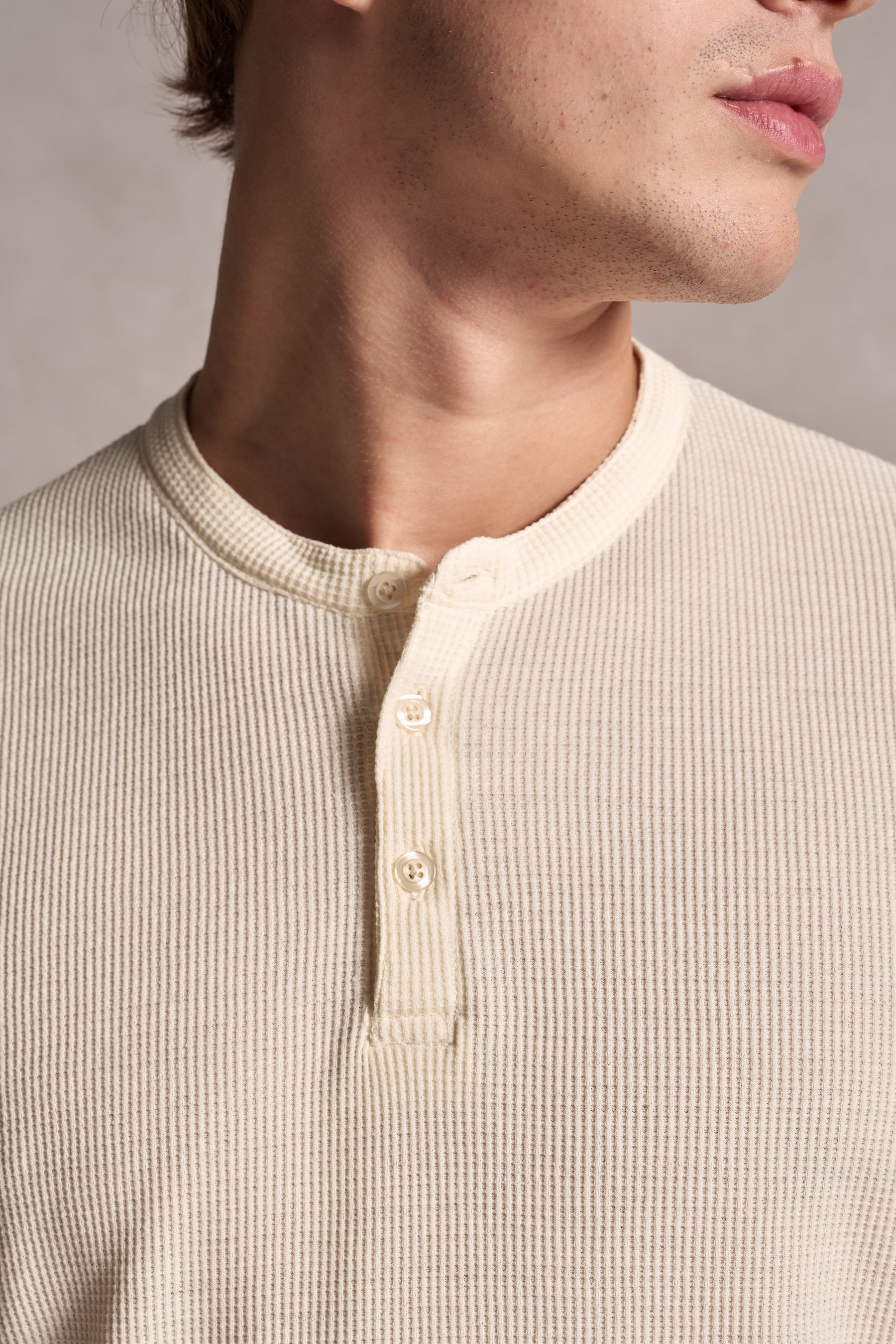 Camiseta Henley Texture