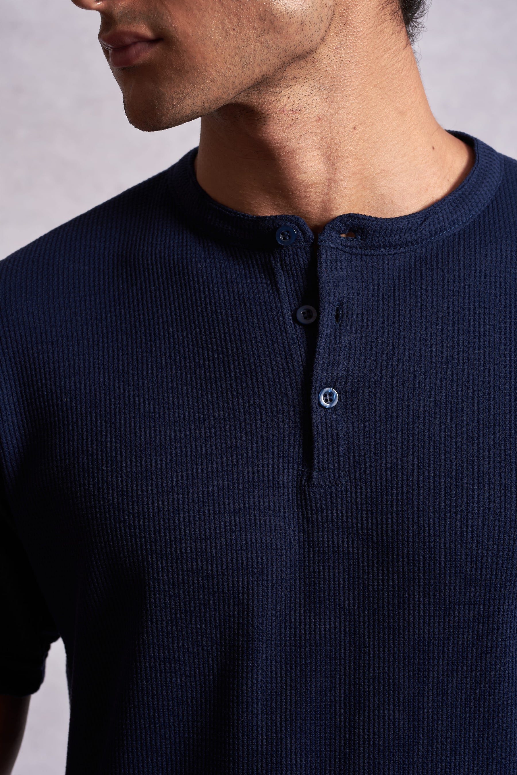 Camiseta Henley Texture