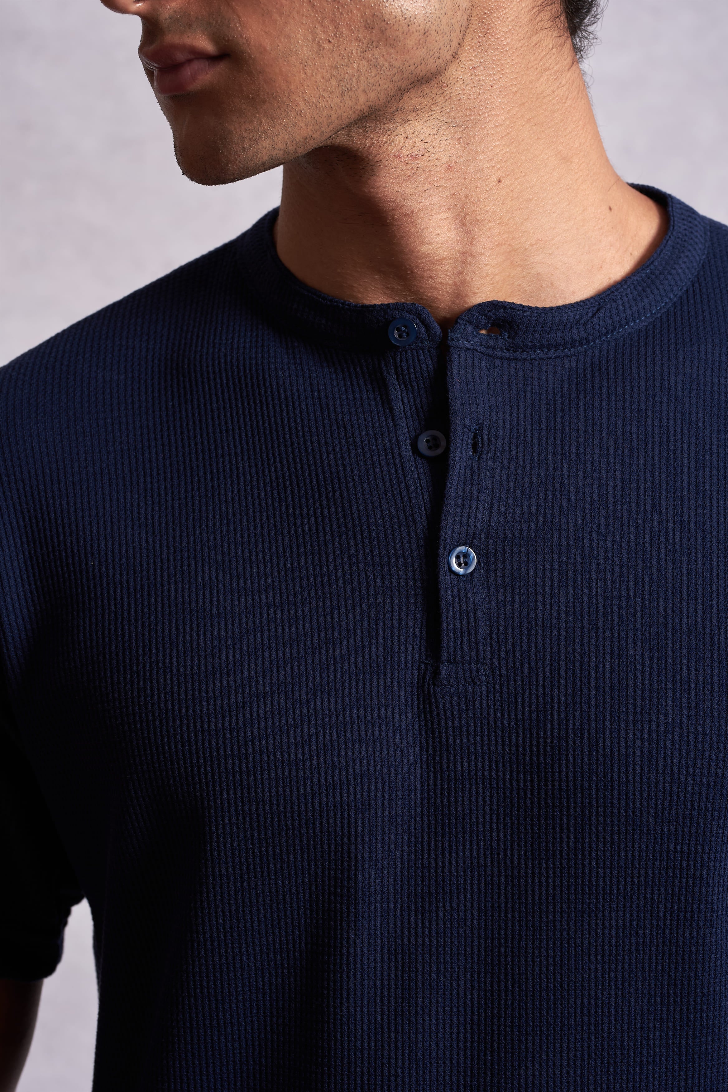 Camiseta Henley Texture